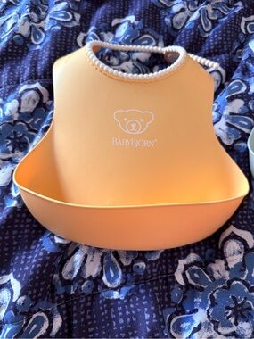 2 Silicone Bibs with Catch Pocket